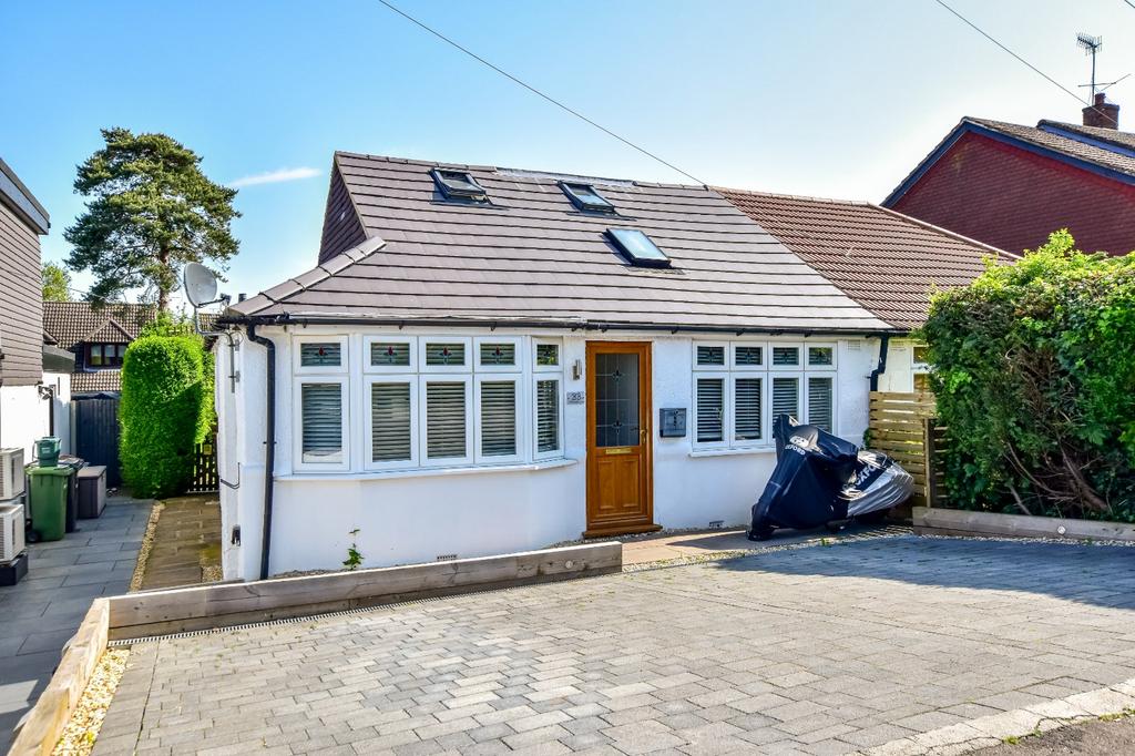 Driftwood Avenue, Chiswell Green, St... 2 bed bungalow £625,000