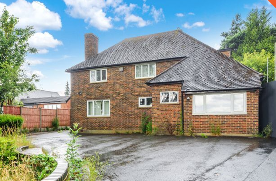 Harvil Road, Uxbridge, UB10 3 bed detached house for sale £1,300,000