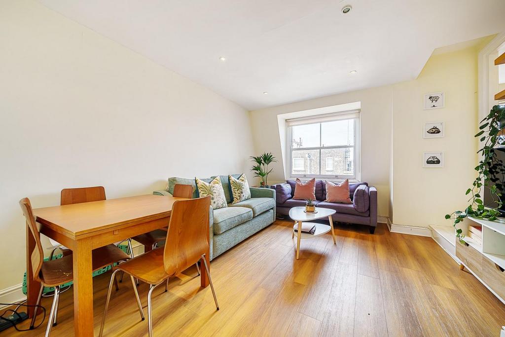 Queensborough Terrace, Bayswater 2 bed flat for sale £850,000
