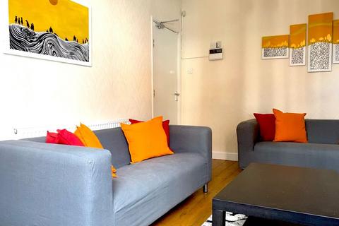 6 bedroom semi-detached house to rent, Nottingham NG7