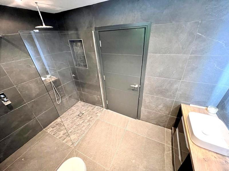 En-Suite Double Shower Room