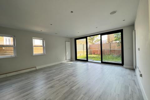 3 bedroom apartment to rent, Lordship Lane, London, SE22