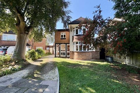 5 bedroom detached house to rent, Milton Court, Uxbridge UB10
