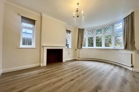 5 bedroom detached house to rent, Milton Court, Uxbridge UB10