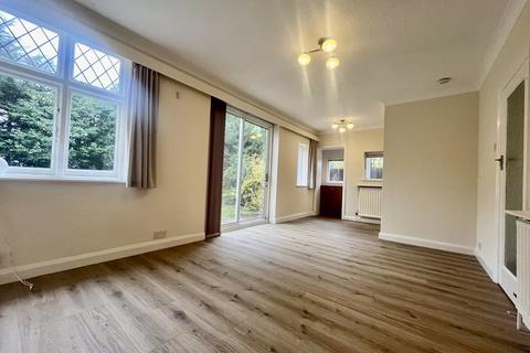 5 bedroom detached house to rent, Milton Court, Uxbridge UB10