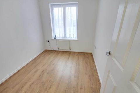 2 bedroom flat share to rent, Regis Park Road, Earley