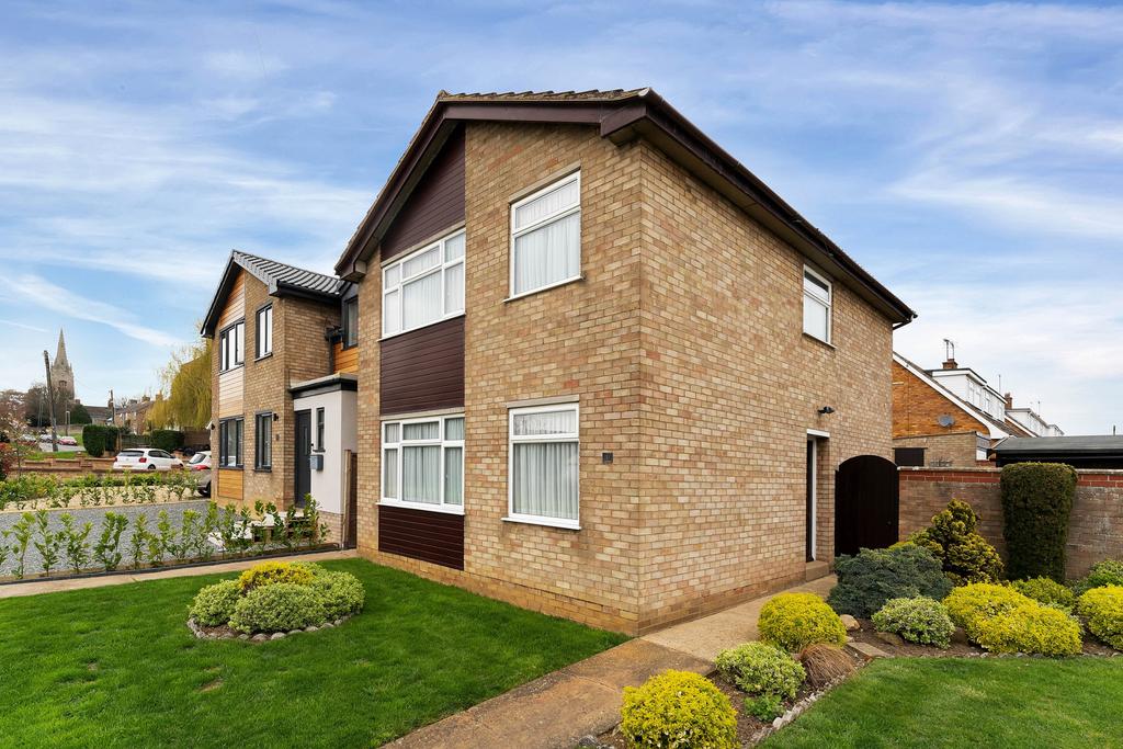 Laurel Close, Yaxley, Peterborough, PE7 3 bed detached house for sale £300,000