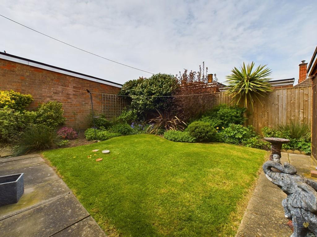 Castle Hill, East Leake 2 bed detached bungalow for sale £250,000