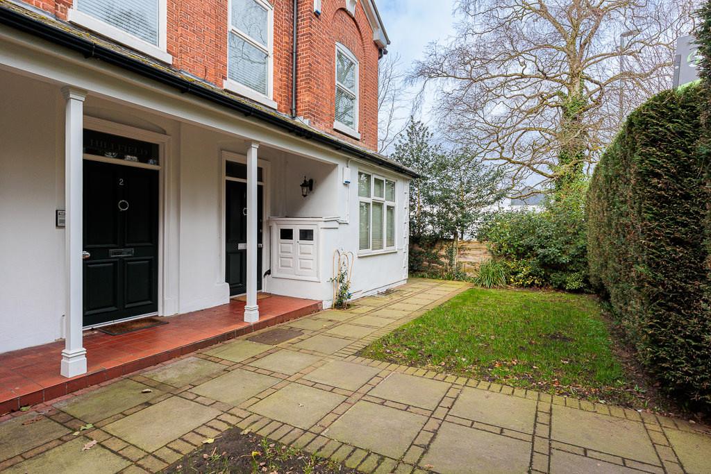 Congleton Road, Alderley Edge 2 bed apartment £1,550 pcm (£358 pw)