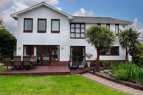 5 bedroom property for sale, 16 Lower Court Farm, Rhoose, The Vale of Glamorgan CF62 3HQ