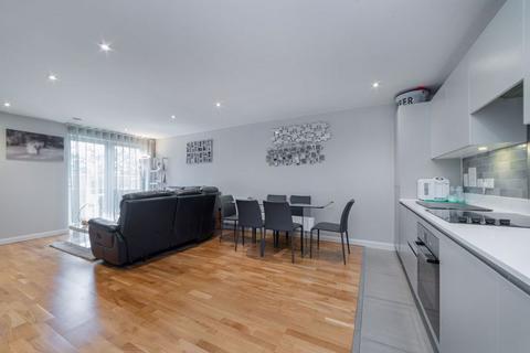 2 bedroom apartment for sale, Brook Road, Borehamwood - 796 sqft