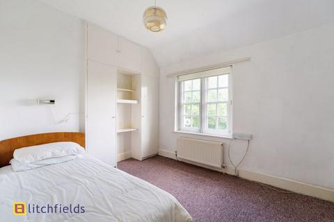 110 Willifield Way, London, NW11 6YG