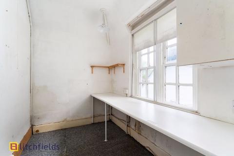 110 Willifield Way, London, NW11 6YG