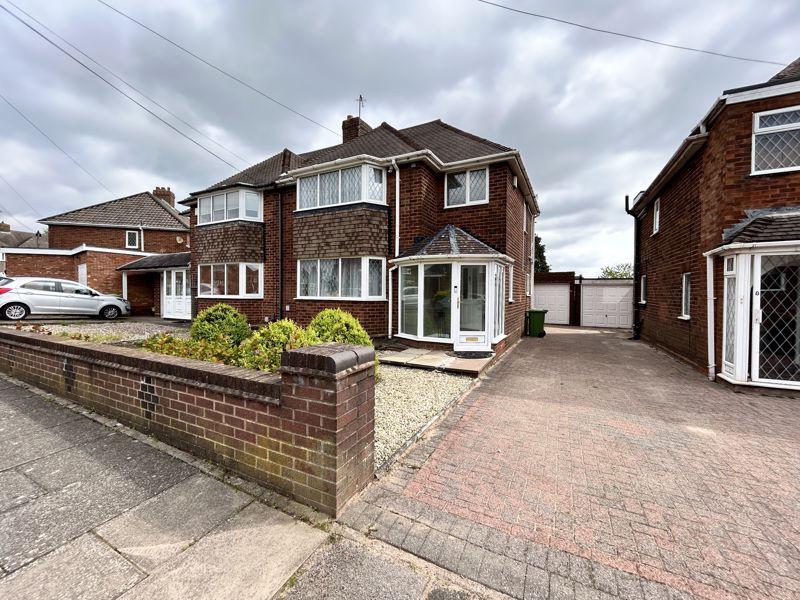 Lorimer Way, Great Barr, Birmingham B43 7LS 3 bed semidetached house