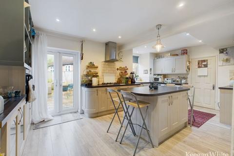 4 bedroom semi-detached house for sale, 3 bed semi with 1 bed annexe - must be seen!!