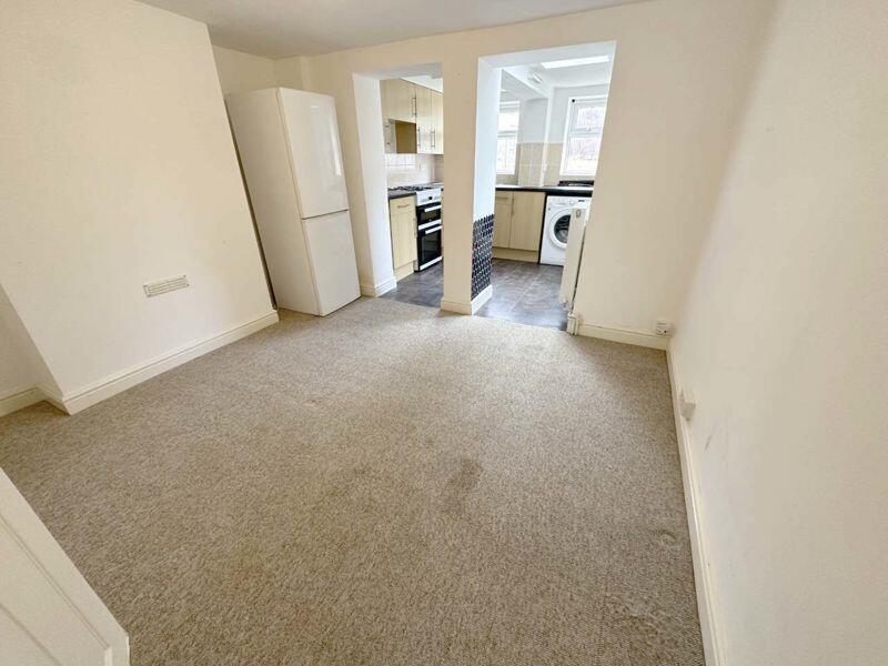 Woodside Road, Tonbridge, TN9 2 bed end of terrace house for sale £300,000