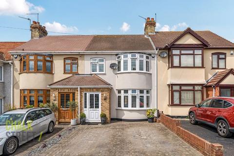 29 Marshalls Drive, Romford, RM1 4JR