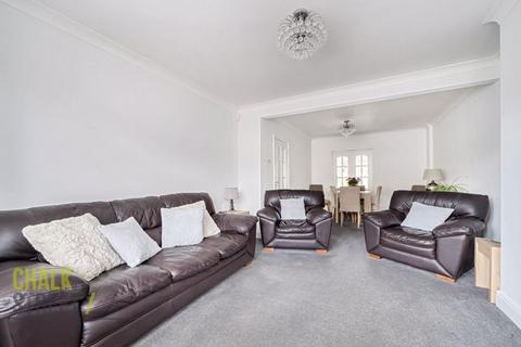 29 Marshalls Drive, Romford, RM1 4JR
