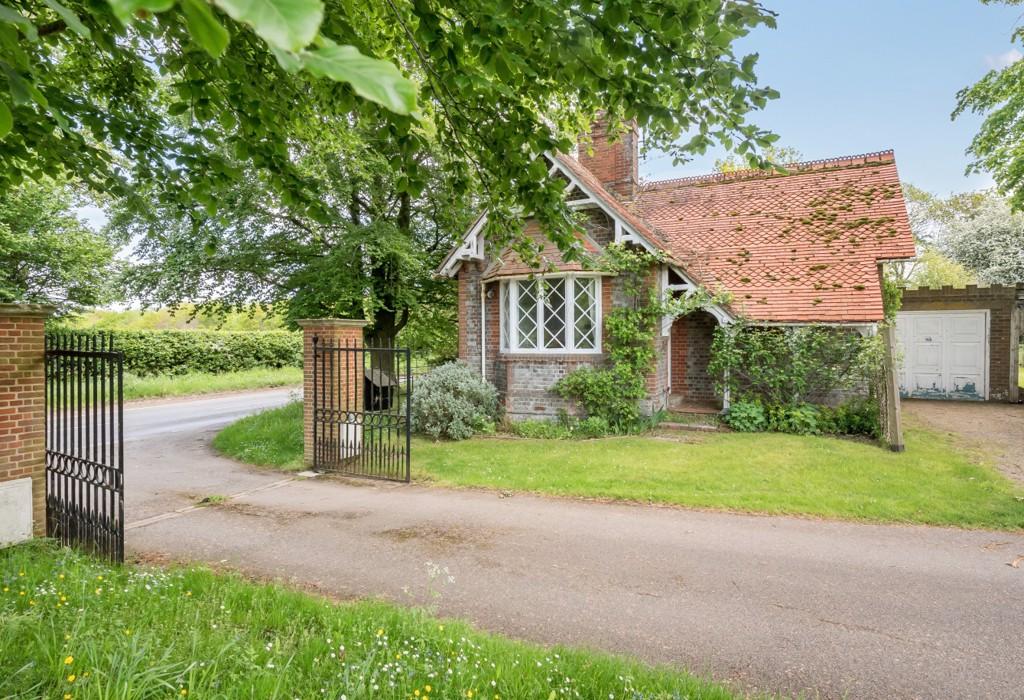 Britwell Salome, Watlington, Oxfordshire 2 bed detached house £1,595