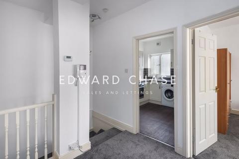 undefined, Woodford Avenue, Gants Hill, IG2