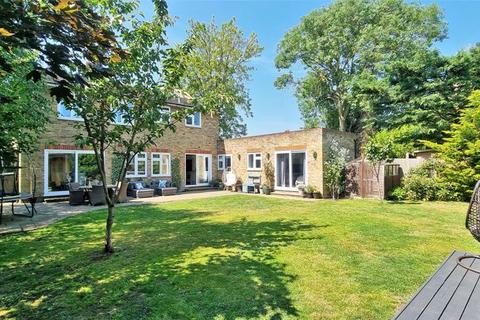 2 Grayburn Close, Chalfont St Giles, HP8 4NZ