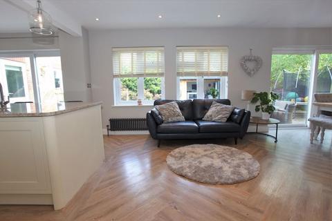 2 Grayburn Close, Chalfont St Giles, HP8 4NZ