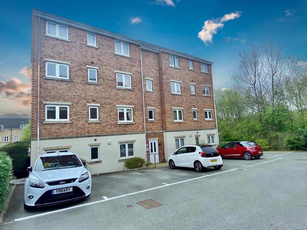 Laithe Hall Avenue, Cleckheaton, West Yorkshire, BD19 2 bed apartment for sale £110,000