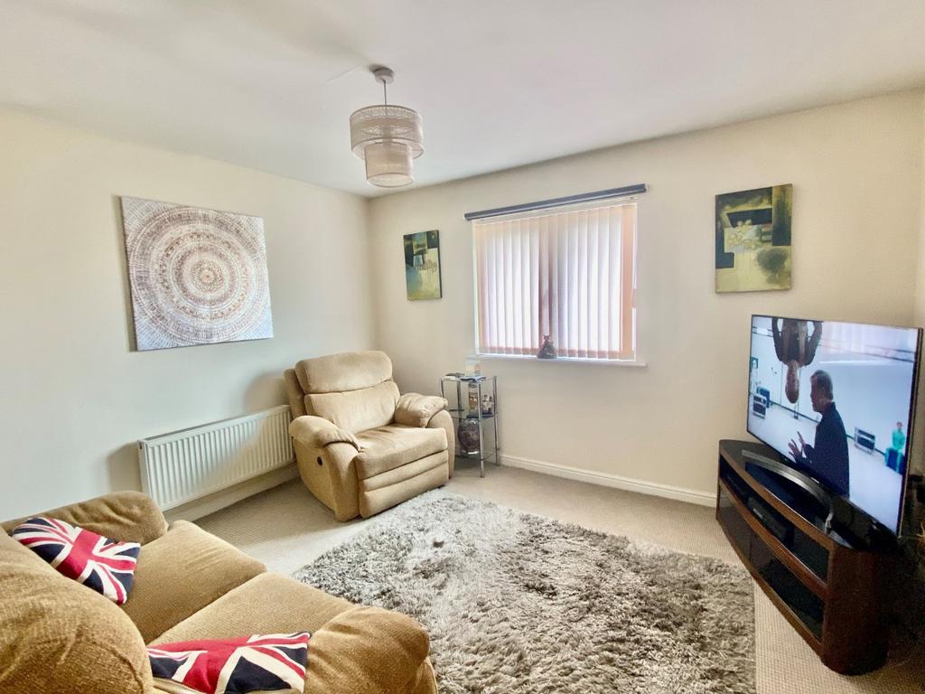 Laithe Hall Avenue, Cleckheaton, West Yorkshire, BD19 2 bed apartment for sale £110,000