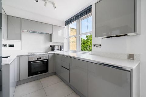 5 bedroom maisonette to rent, Dunsbury Close, Sutton