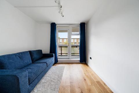 5 bedroom maisonette to rent, Dunsbury Close, Sutton