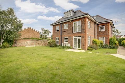 Chalfont St Peter - 2 bedroom penthouse for sale