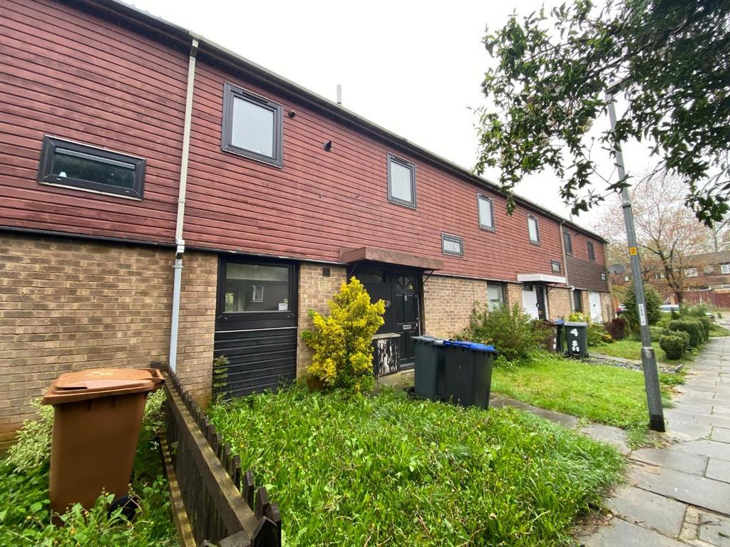South Holme Court, Thorplands, Northampton NN3 2 bed terraced house for sale £160,000
