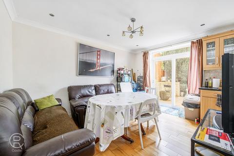 106 Cuckoo Avenue, London, W7 1BN