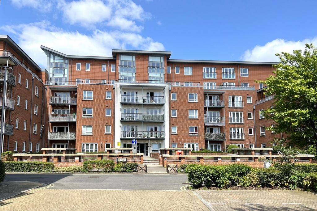Avenel Way, Poole, BH15 2 bed apartment £250,000
