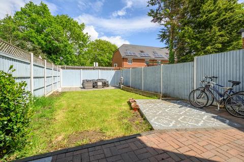 14 Broad Close, Hersham, Walton-on-thames, KT12 4QX