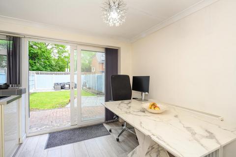 14 Broad Close, Hersham, Walton-on-thames, KT12 4QX