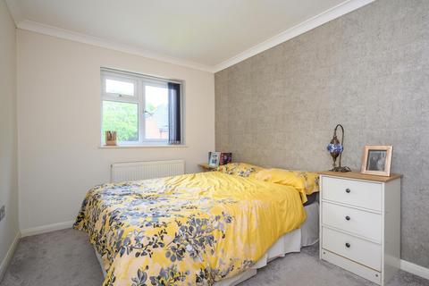 14 Broad Close, Hersham, Walton-on-thames, KT12 4QX