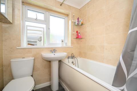 14 Broad Close, Hersham, Walton-on-thames, KT12 4QX