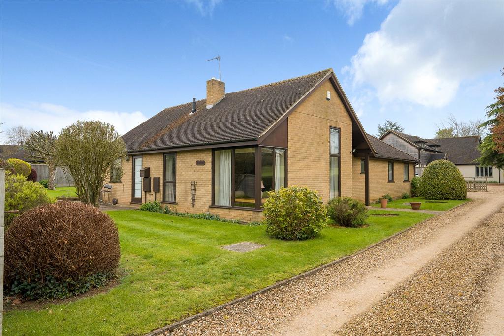 Hulton Drive, Emberton... 4 bed bungalow £2,350 pcm (£542 pw)