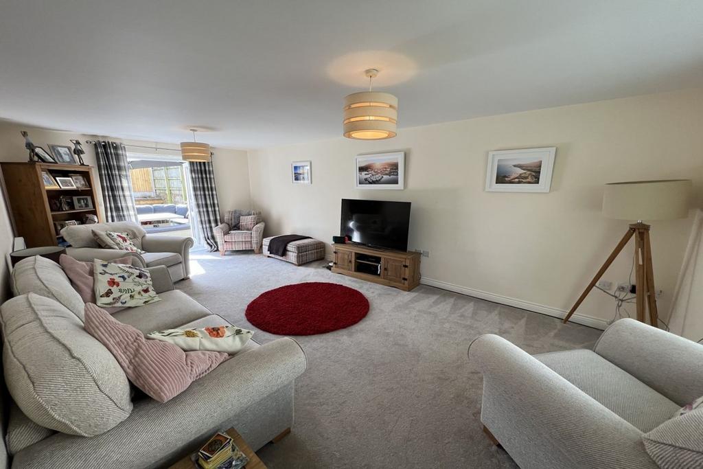 Crawshay Close, Llanfoist, Abergavenny, NP7 5 bed detached house for