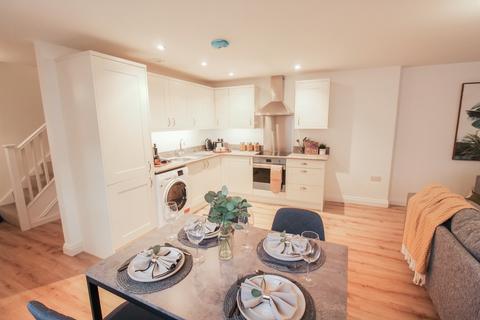 2 bedroom terraced house to rent, Times Square, Duke Street