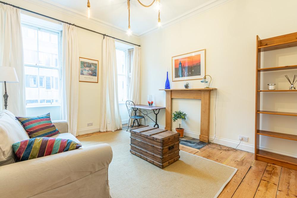 St Mary\'s Street Edinburgh EH1 1SX... 1 bed flat £1,200 pcm (£277 pw)