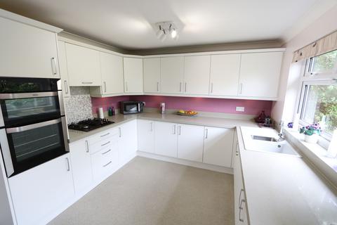 16 North Road, Purfleet-on-thames, RM19 1TU