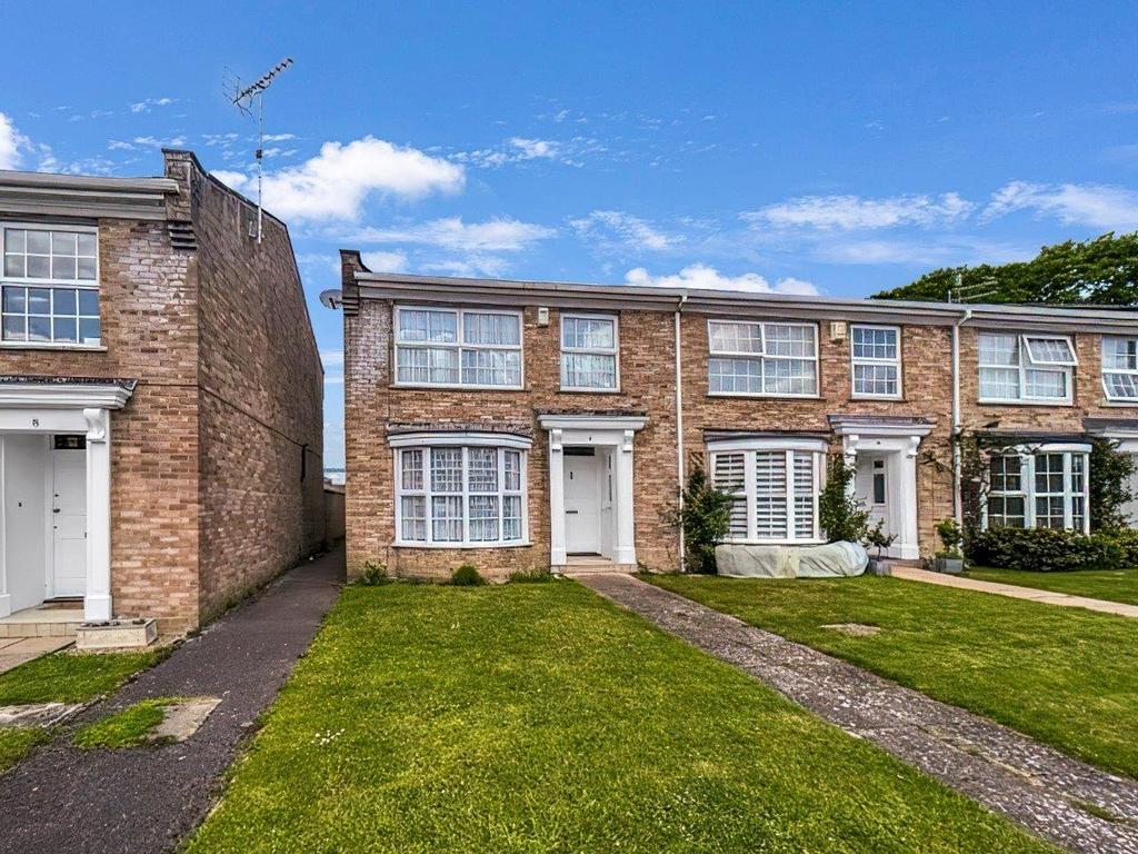 Copeland Drive, Whitecliff, Poole, Dorset, BH14 3 bed end of terrace