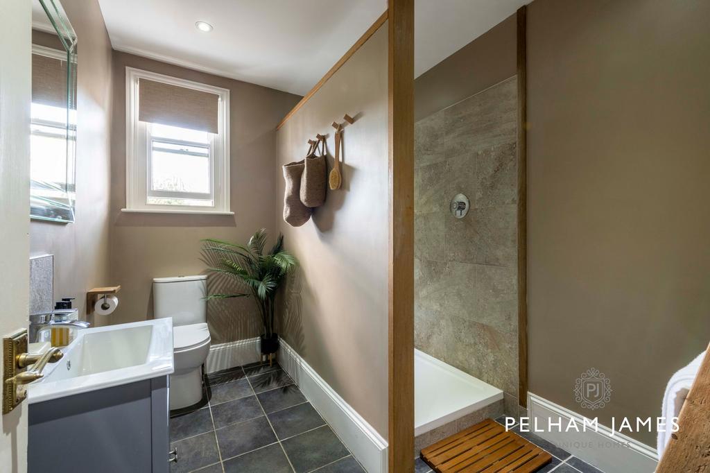 Shower Room, West Cottage, Bourne