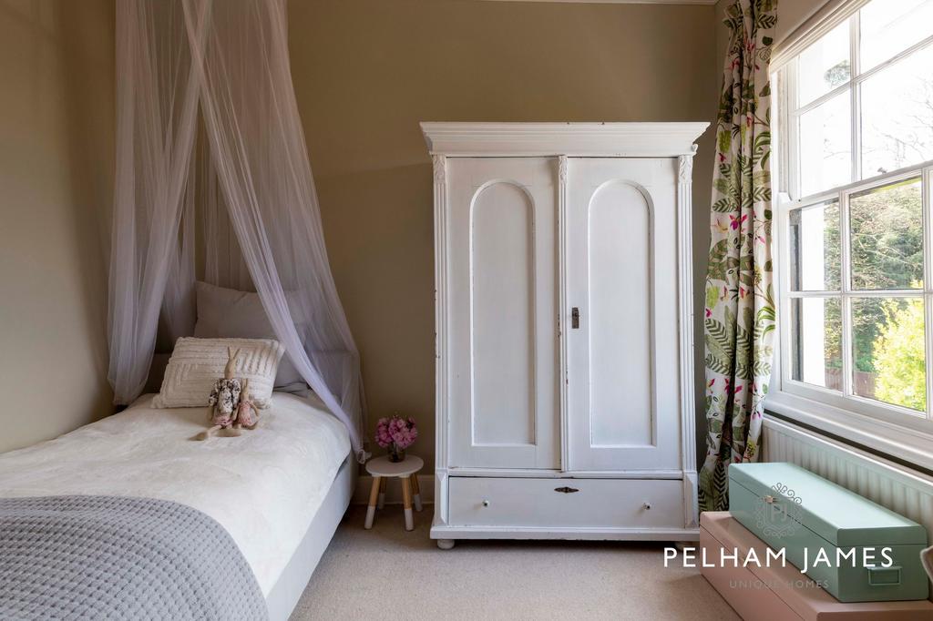 Bedroom, West Cottage, Bourne