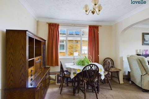 1 Rase Close, Middle Rasen, Market Rasen, LN8 3UF