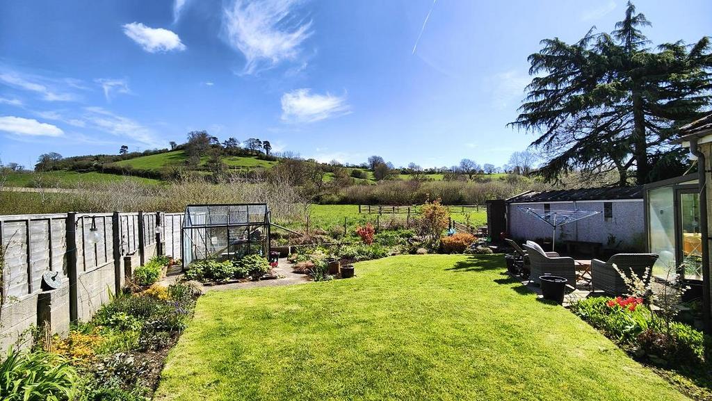 Folly Lane, Nether Compton, Dorset, DT9 3 bed detached bungalow for sale £425,000