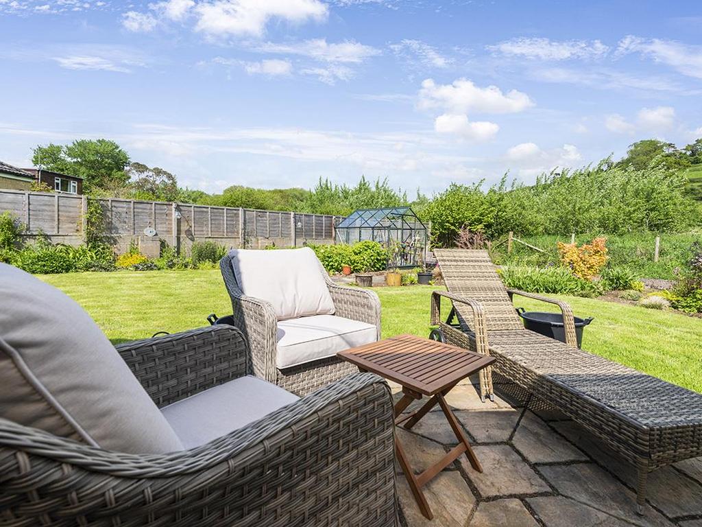 Folly Lane, Nether Compton, Dorset, DT9 3 bed detached bungalow for sale £425,000