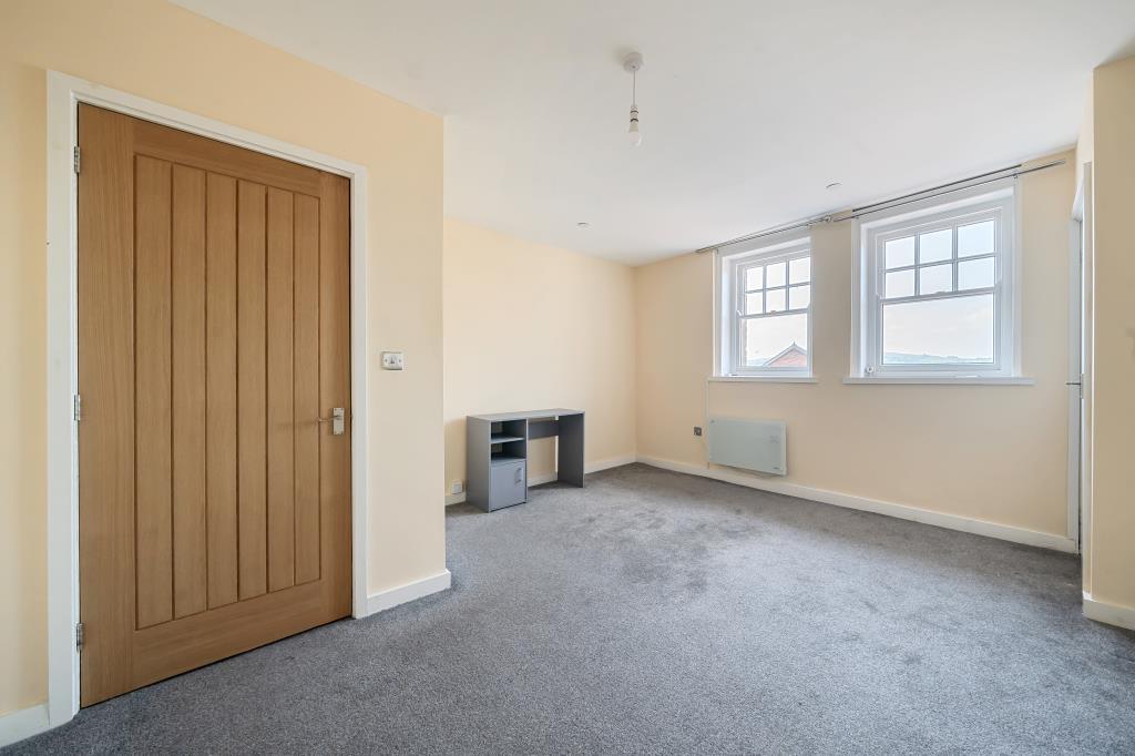 Llandrindod Wells, Powys, LD1 2 bed flat for sale £90,000